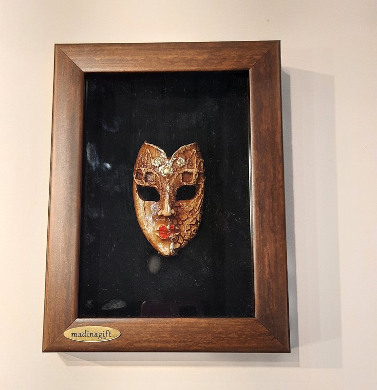 تابلو ماسک بالماسکه با قاب شیشه ای