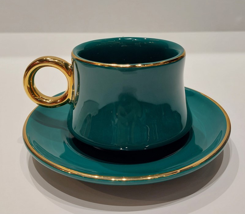 اسپرسو خوری با نعلبکی