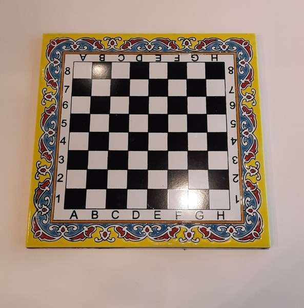 تصویر  كاشي ميناكاري هفت رنگي طرح شطرنج